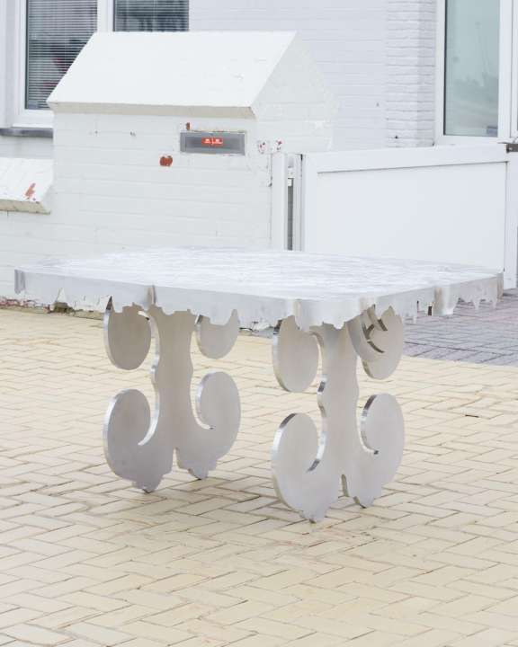 "CRAVING SERSIES" SQ2 TABLETOP (L660 W440 H550)(2.800€) Photo by Amber Vanbossel.
