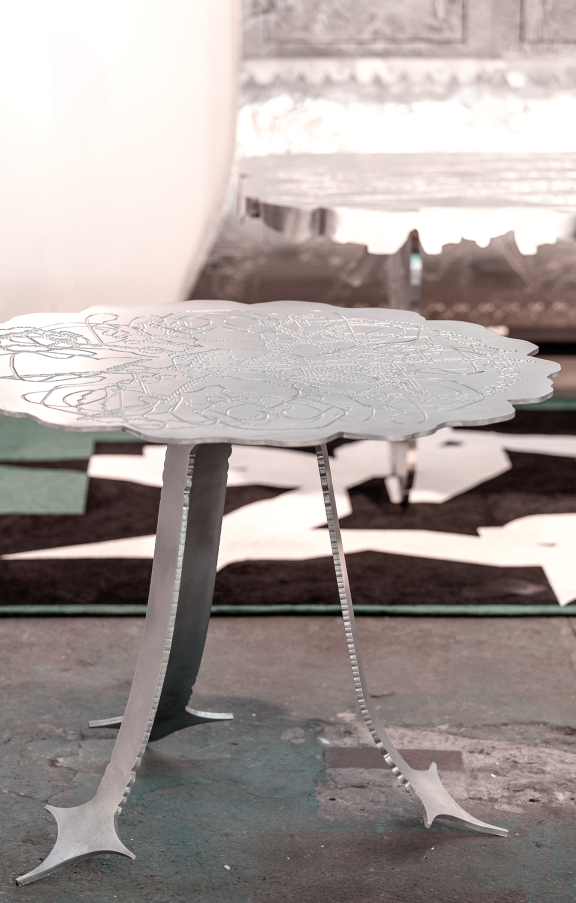 SQ4 TABLE (L660 W440 H550) (3.000€)